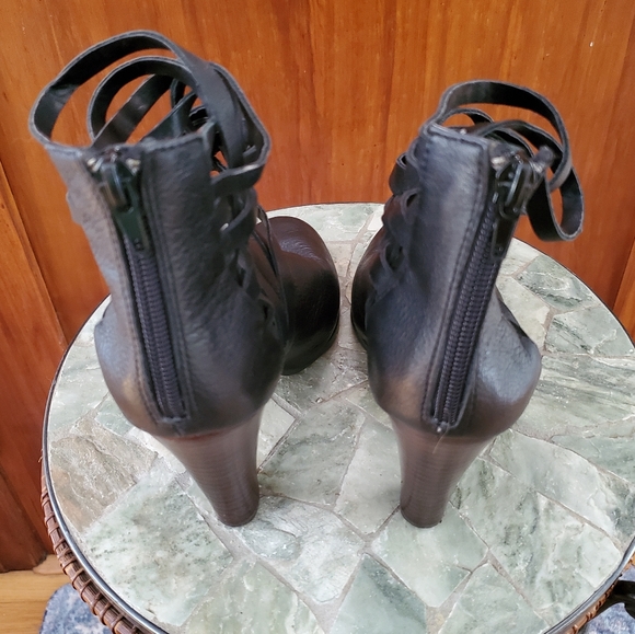 DV - Dolce Vita - Mesh Cut-Out Ankle Boots, size 7 - Picture 4 of 5